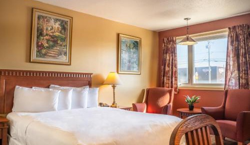 Standard Queen Room with Street View