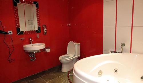 Queen Room with Spa Bath