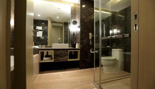 Premium King Room with Lounge Access - High Floor