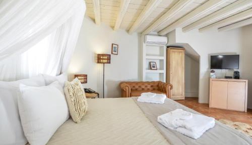 Two - Level Windmill Suite 