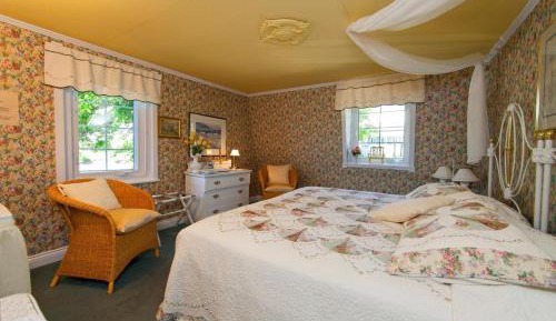 Six-Bedroom House