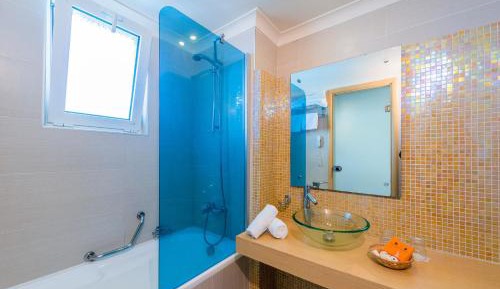 One-Bedroom Suite (2 Adults)