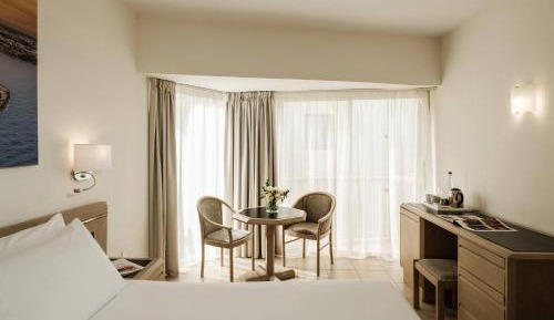 Double or Twin Room with Lateral Sea View