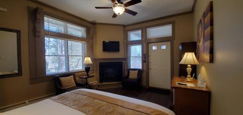 Deluxe King Suite