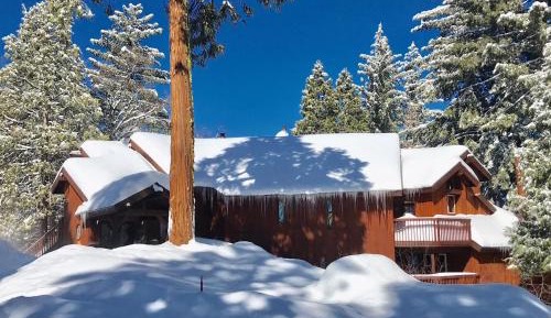 Three-Bedroom Holiday Home 
