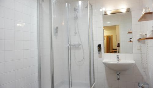 Quintuple Room
