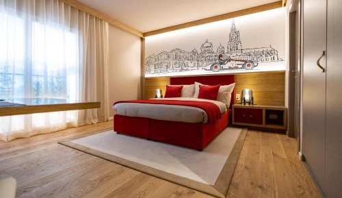 Courtyard Queen Room with Kitchenette