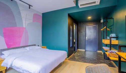 Deluxe Queen Room