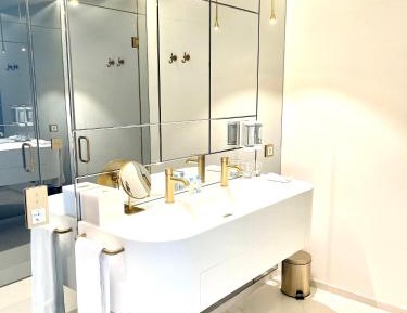 Luxury Two - Bedroom Executive Suite with Old Town view ul.Krzywe Koło (95 m2)