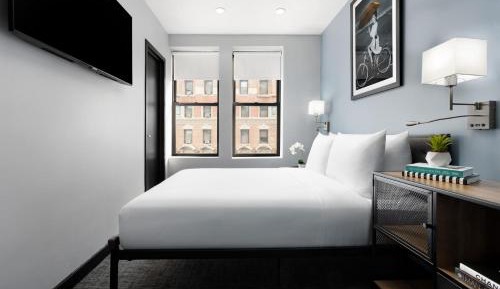 Standard Queen Room