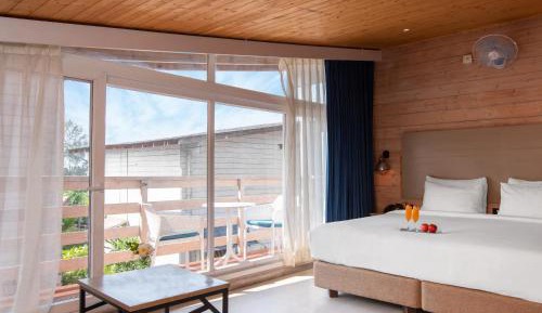 Deluxe Partial Sea View Chalet
