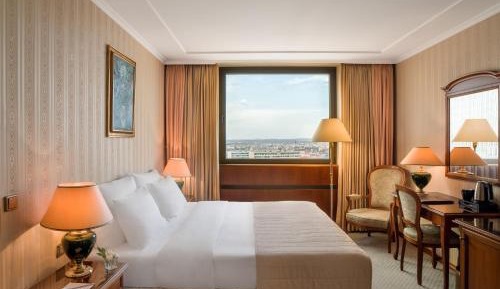 Panorama City View Suite with Private Jacuzzi and Sauna