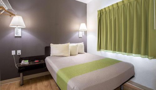 Deluxe King Room - Non-Smoking