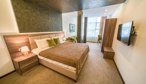 Deluxe King Suite