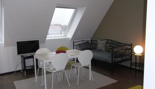 One-Bedroom Apartment Top 24