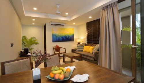 Premier Business Suite (Free Return Airport Transfer, 10% off on Food & Beverage and Complimentary Gym Access)
