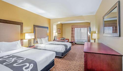 Deluxe Suite with Two Queen Beds - Non-Smoking