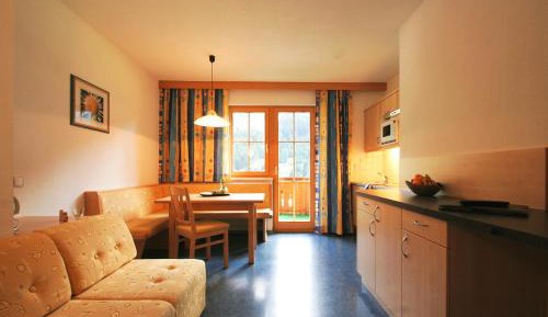 Apartment B with Two-Bedroom with Balcony 