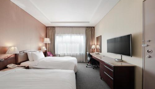 Connecting Double and Twin Room