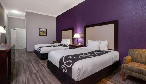 Queen Room wth Two Queen Beds - Non-Smoking