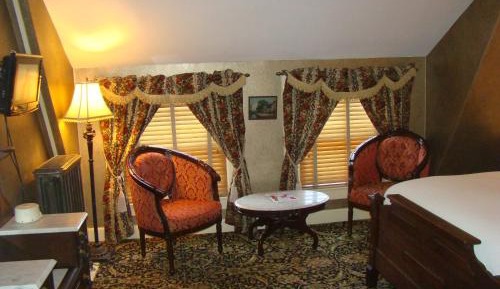 Queen Room with Garden View