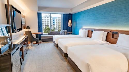 Deluxe Room with Three Single Beds 