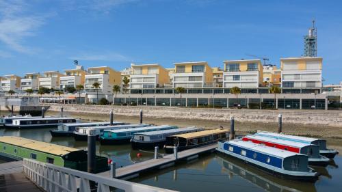 Docket Boat 2 Bedrooms 