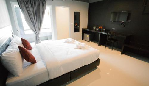 Deluxe Queen Room