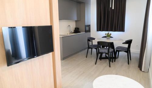 Deluxe One-Bedroom Apartment