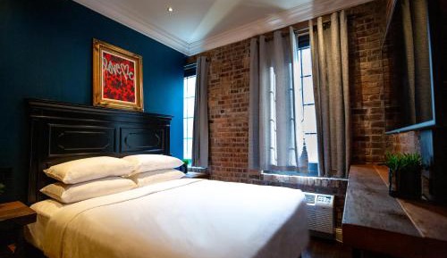Deluxe Queen Room