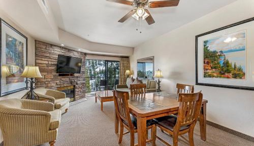 Crest Point One-Bedroom Villa with King Bed 
