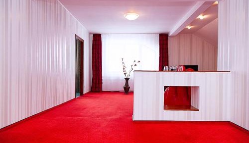 Two-Bedroom Queen Suite