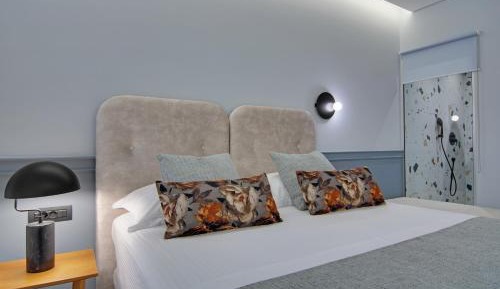 Queen Room with Pool View
