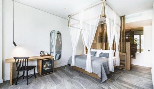 Exclusive Suite with Private Pool – One Bedroom