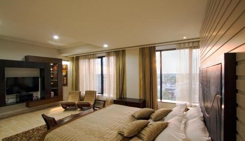 Piccadily Suite with round trip airport transfers