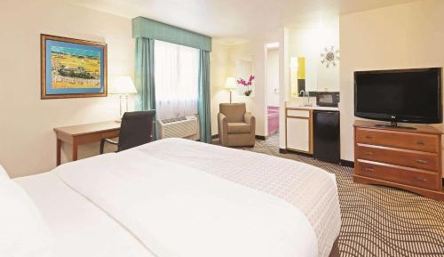 Deluxe King Room - Non-Smoking