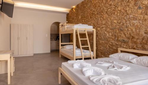 Quadruple Room with Private Bathroom