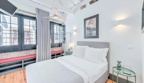 Premium Suite with Street View