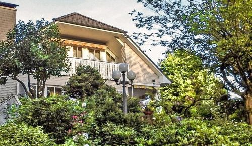 Apartment with Garden View