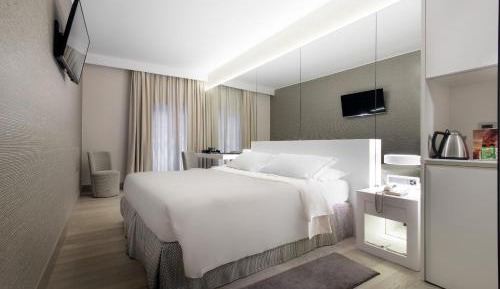 Double or Twin Room with Air Conditioning