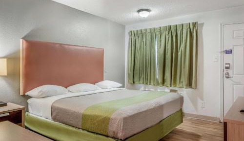 King Room - Disability Access - Non-Smoking