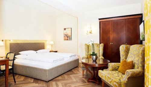 Deluxe Double Room Courtyard View