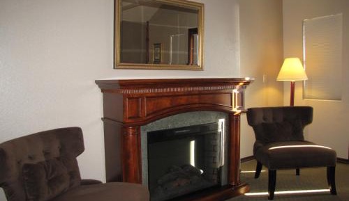 Deluxe Queen Room with Partial Ocean View