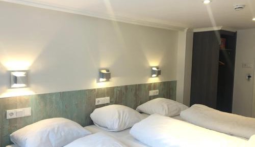 Quadruple Room with Private Bathroom