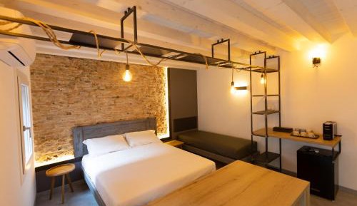 Deluxe King Suite