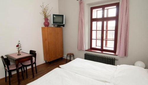 Studio (2 Adults)