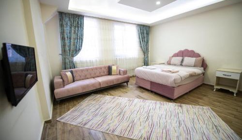 Deluxe Room (2 Adults + 1 Child)