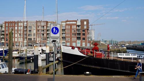 One bedroom apartment with harbourview 16B