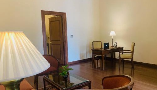 Deluxe Suite with Living Room