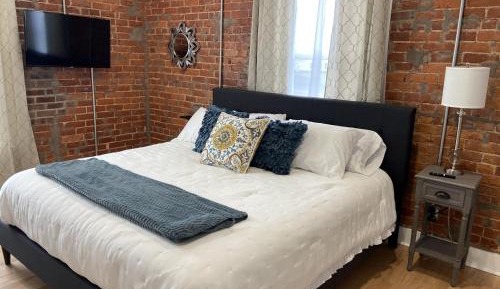 Deluxe King Suite